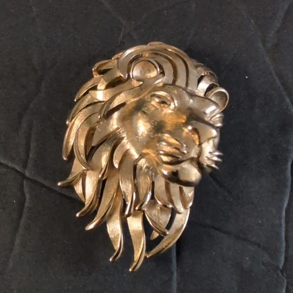 Vintage Crown Trifari Lion Brooch - Picture 2 of 4